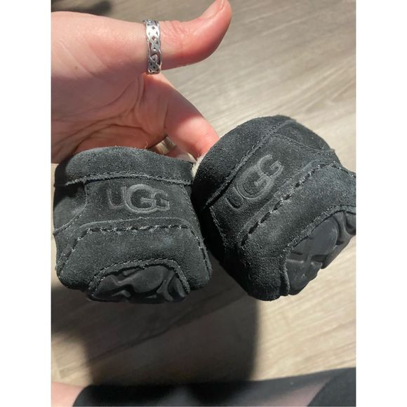 UGG NWOT Ascot Slippers, Black, Mens Size 7/ Womens Size 8.5, MSRP $160 - Picture 7 of 9